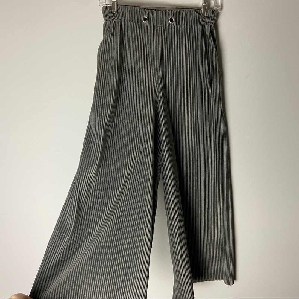 🖤5/$40!! Molly Bracken soft cord wide leg culottes pants size small - Picture 4 of 7